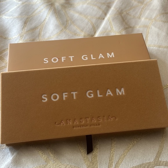 Anastasia soft glam palette - Picture 2 of 3